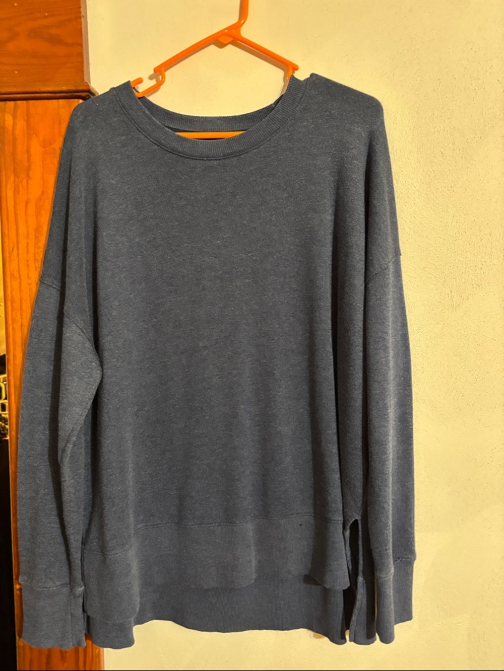 Time and Tru Women's Crewneck Sweatshirt in Dusty Blue